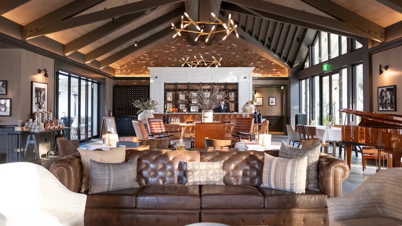Napa Valley’s Top Hotels: Where Vineyard Views Meet Geothermal Pools and Outdoor Soaking