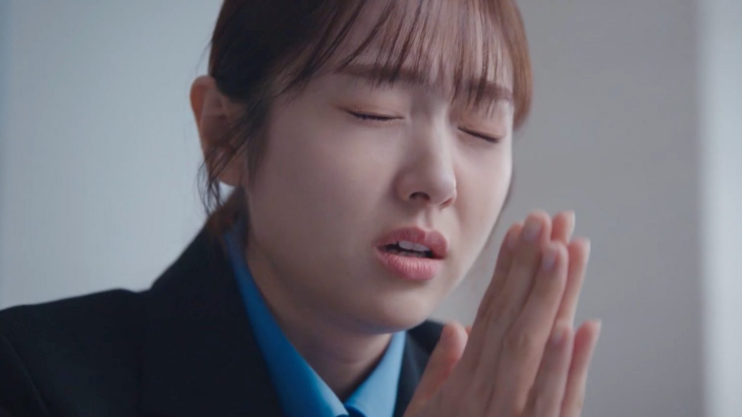 Kim Hye Jun Leaves Her Job For A Shot At Her Idol Bias In New tvN Drama Preview