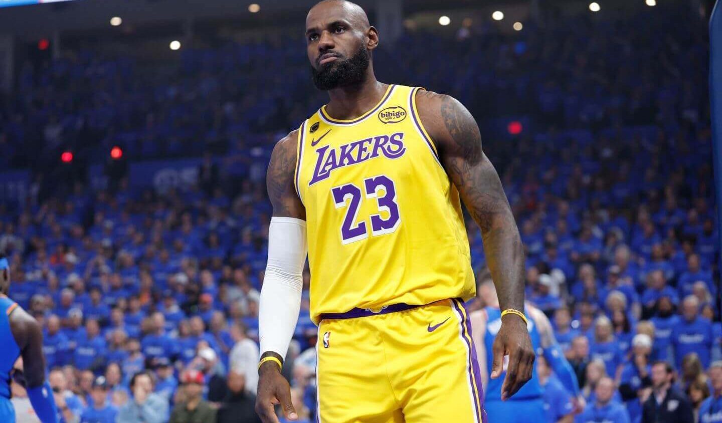 LeBron James Remains Unsigned as Five Teams Wait for Decision