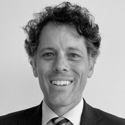 Matt Viser: The Atlantic’s Political Correspondent Who Covers Power Through Unexpected Angles