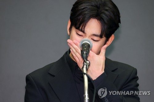 Police drop underage dating charge against actor Kim Soo-hyun