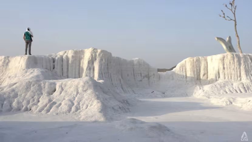 India’s viral snowy tourist spot draws crowds despite hidden dangers